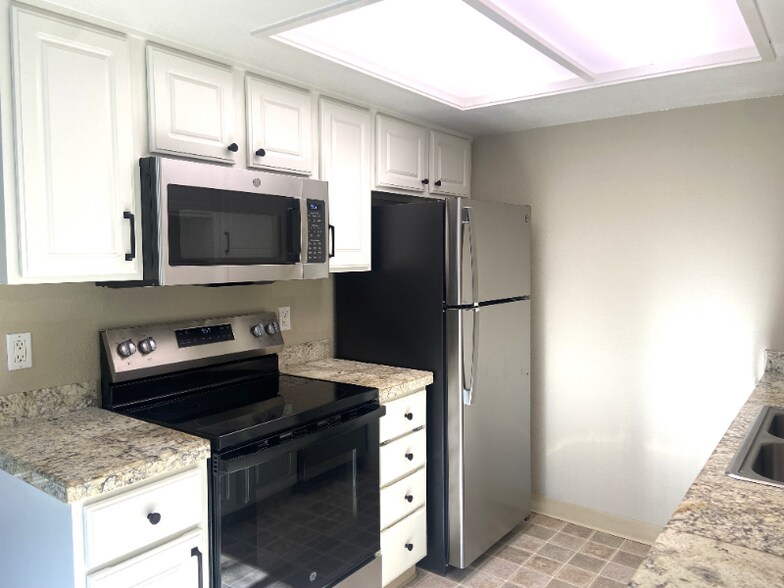 Building Photo - 9455 SW 146th Terrace