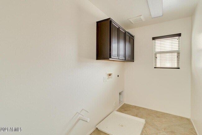 Building Photo - 1705 W Pelican Dr