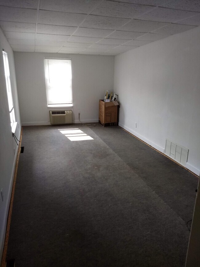 Building Photo - 3452 Sheridan Rd