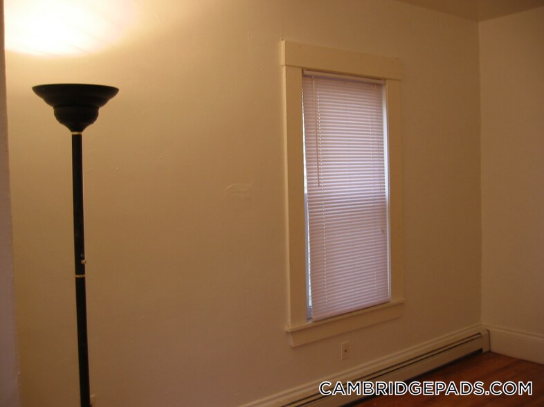 Building Photo - 357 Windsor St