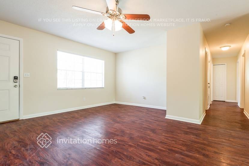 Building Photo - 990 Vincent Dr