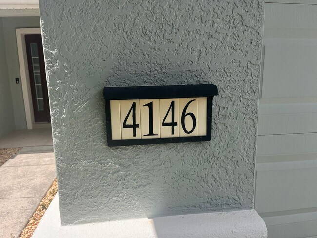 Building Photo - 4146 SW 47th Ct