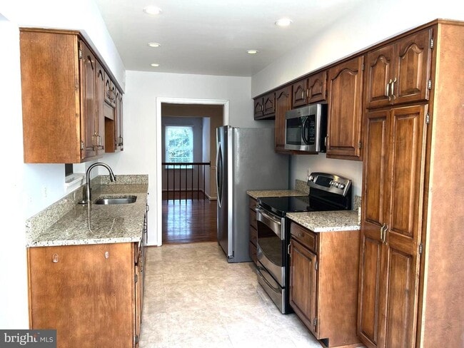 Building Photo - 5723 Brewer House Cir