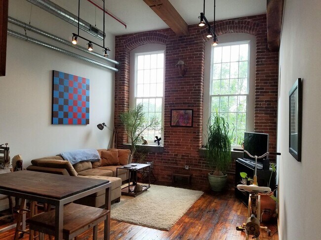 Building Photo - 1350 Rosa L Parks Blvd