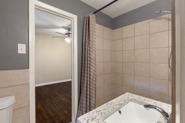 Building Photo - Very Spacious 4/3 w/ Finished Basement in Great Smyrna Location!