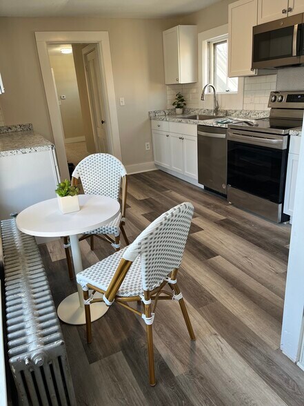 Breakfast nook - 35 Lincoln Ave