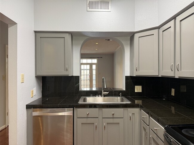 Building Photo - 3636 Lake St