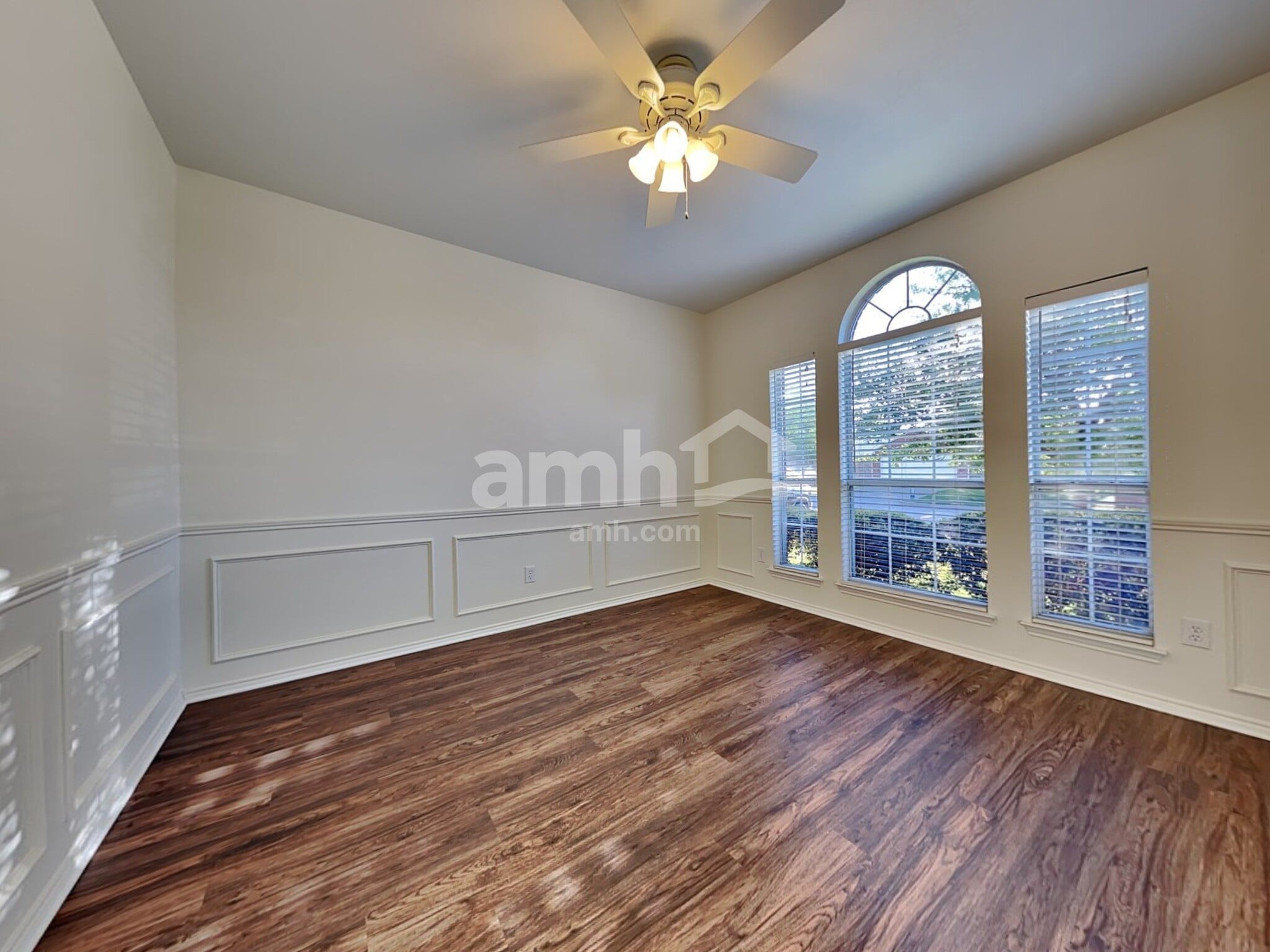 Building Photo - 8829 Stirrup Way