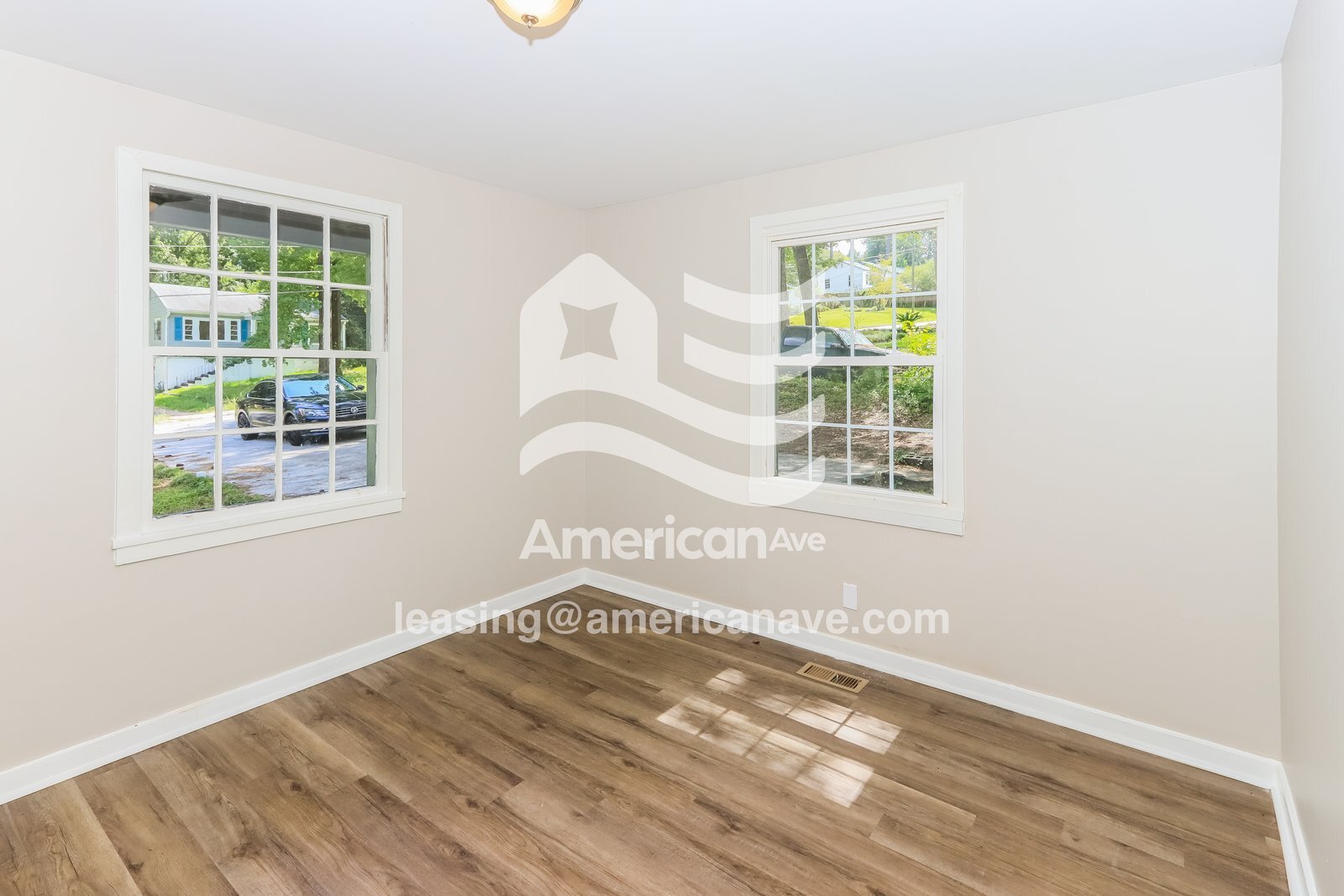 Building Photo - 4582 Shadow Lawn Dr