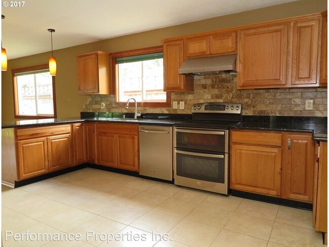 Building Photo - 4 br, 2 bath House - 7923 SE Sherman Street