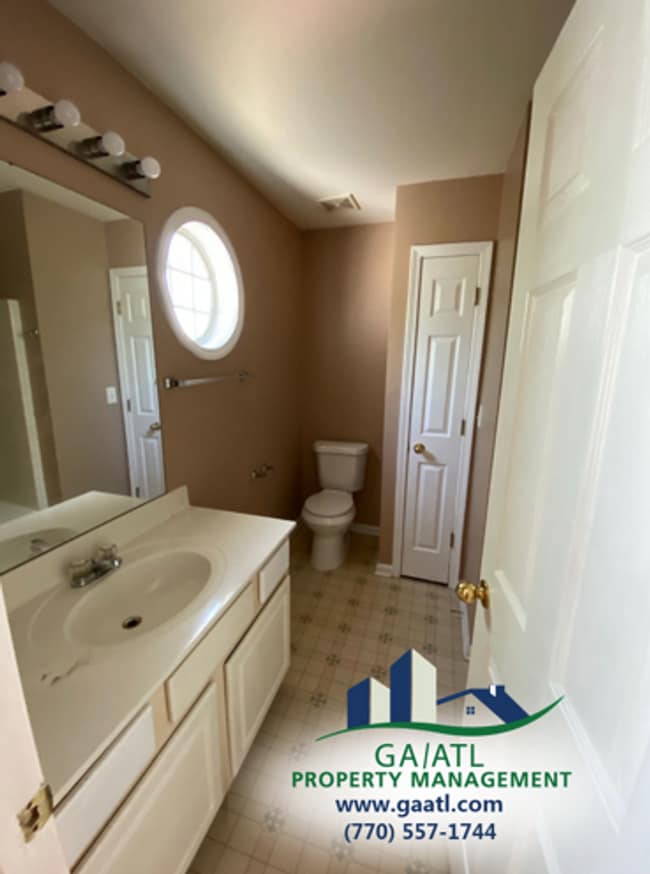 Building Photo - Spacious 3-bedroom townhouse in Riverdale