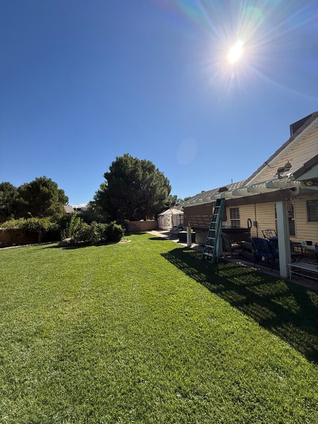 Building Photo - 2391 S Sandia Rd
