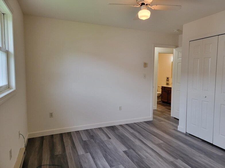 Building Photo - 137 E Walnut St