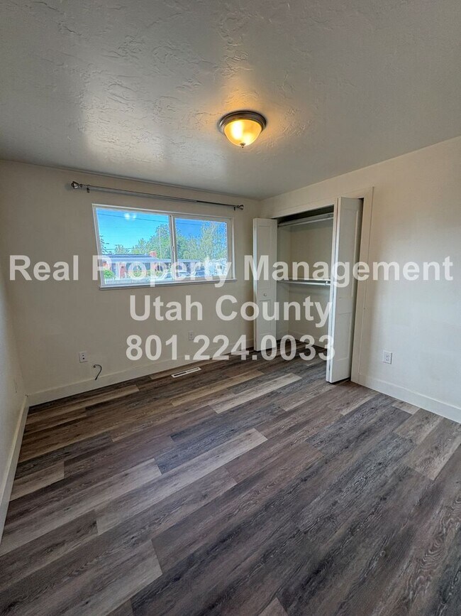 Building Photo - Home in Orem Next Door to Park