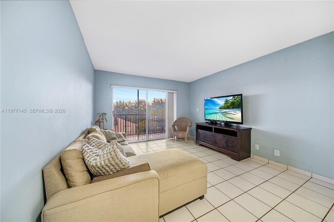 Building Photo - 8005 Lake Dr