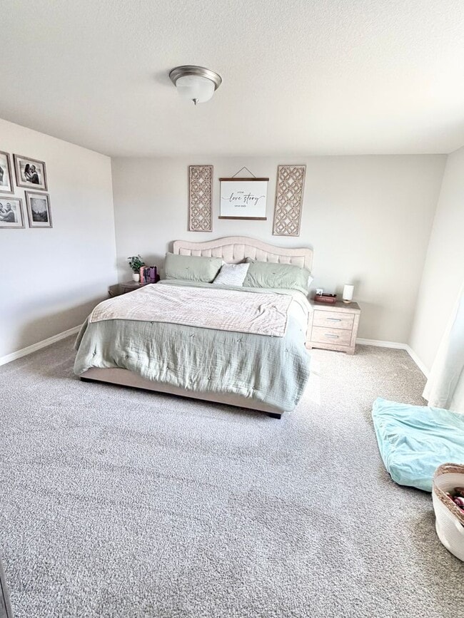 Building Photo - Like New Home for Rent on Truscott!