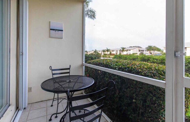 Building Photo - 1830 Robalo Dr