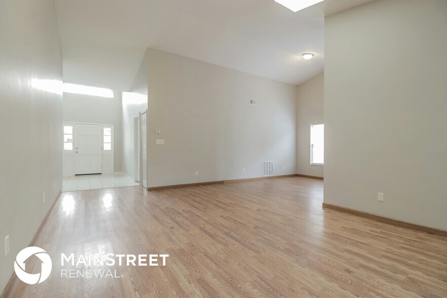 Building Photo - 1066 Covington St