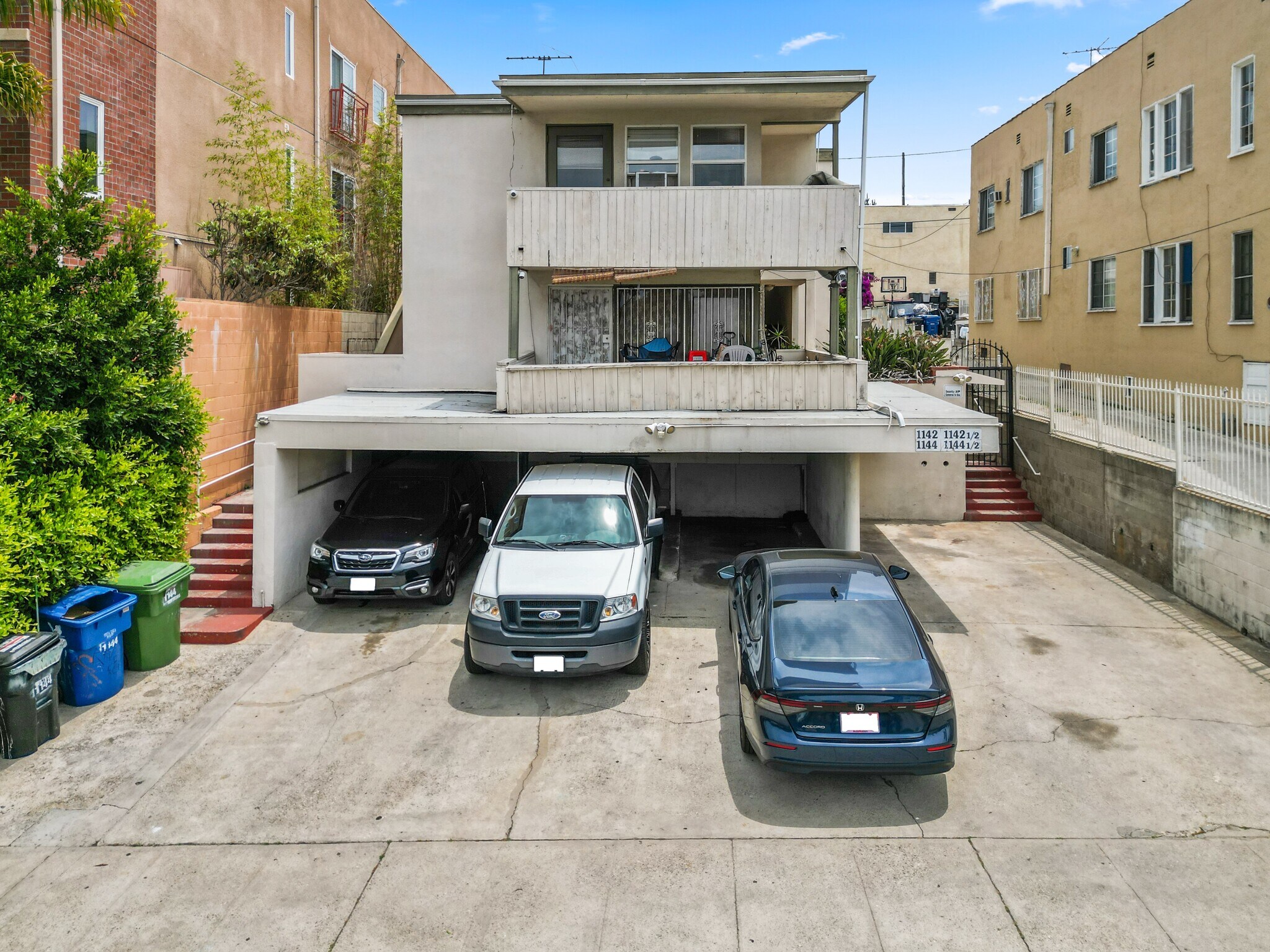 Building Photo - 1142 S Serrano Ave