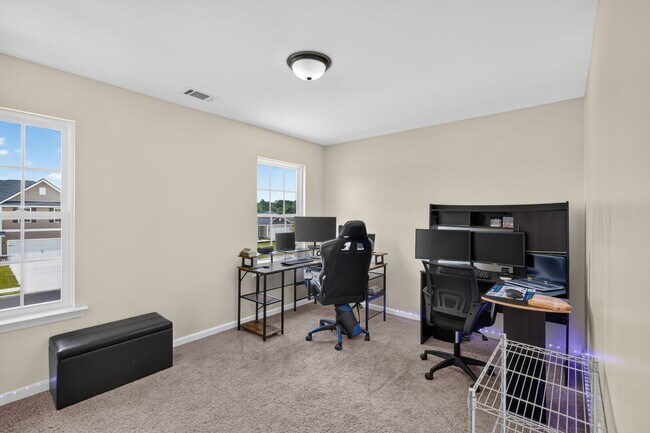 Building Photo - 195 Deerfield Dr NE