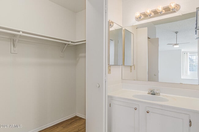 Building Photo - 625 S Westwood