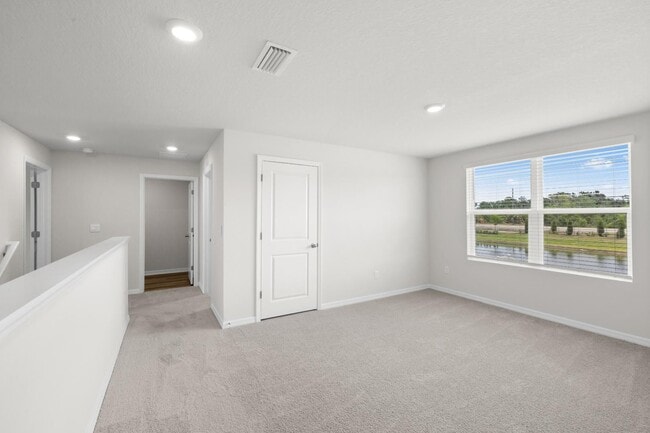 Building Photo - Spacious 5 Bedroom in Parrish!