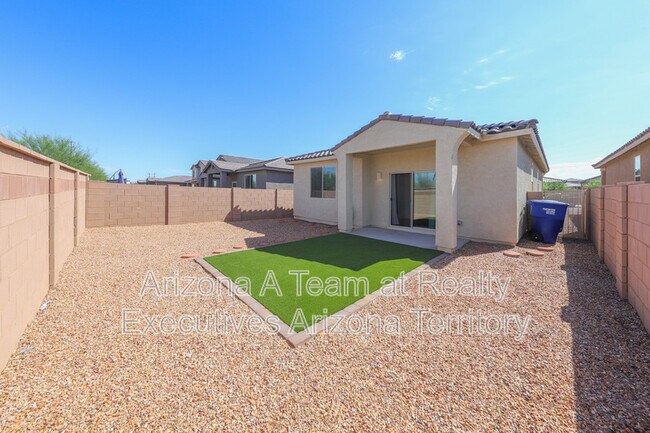 Building Photo - 4882 E Greenway Wash Dr
