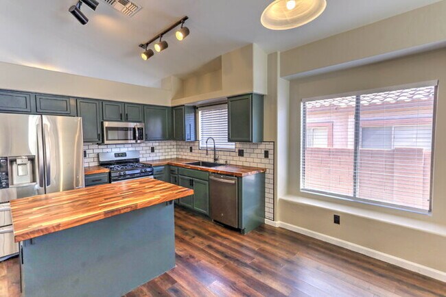 Building Photo - Rancho Sahuarita