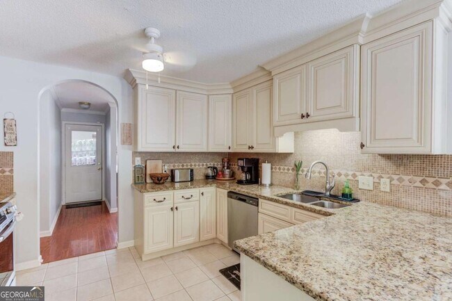 Building Photo - 3314 Banks Mountain Dr