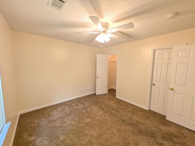 Building Photo - 526 Edgecliff Ln