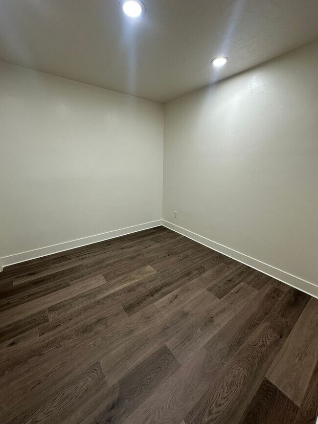 Building Photo - Deposit Moves You In! Modern 4-Bedroom Hom...