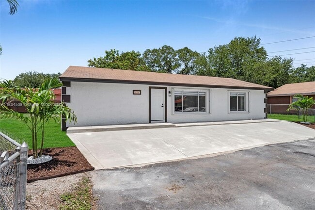 Building Photo - 20747 NW 41st Ave