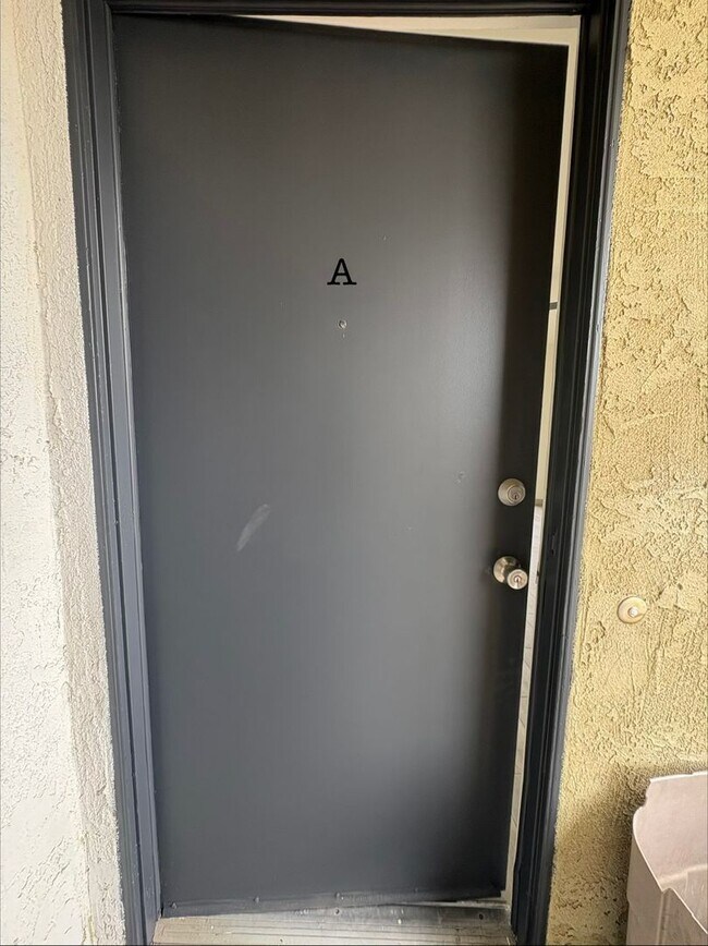 Building Photo - 1951 N Ventura Rd