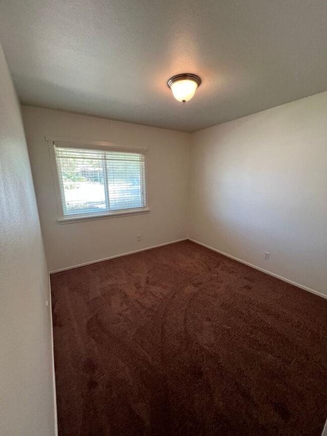 Building Photo - FOR RENT 3+1 IN SIMI VALLEY