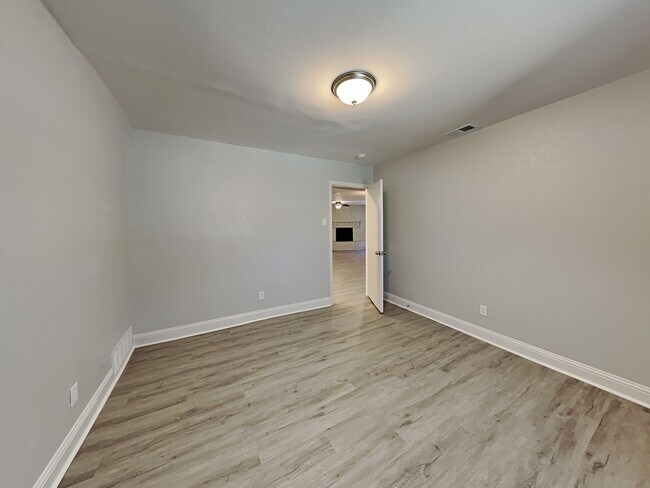 Building Photo - 3BR/2BA Renovated Home in Irving TX | 2-Car Garage, Fenced Yard & Pet-Friendly | Self Tours Avail...