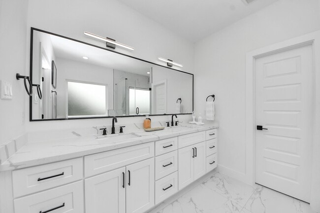 Building Photo - 3118 Wentworth St