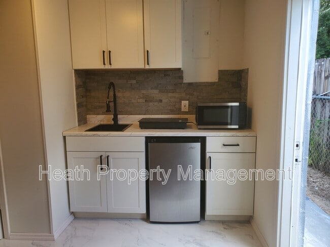 Building Photo - 3330 Rosefield Dr