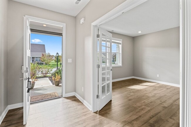 Building Photo - Fenced Yard, Zionsville Schools, Pet Friendly