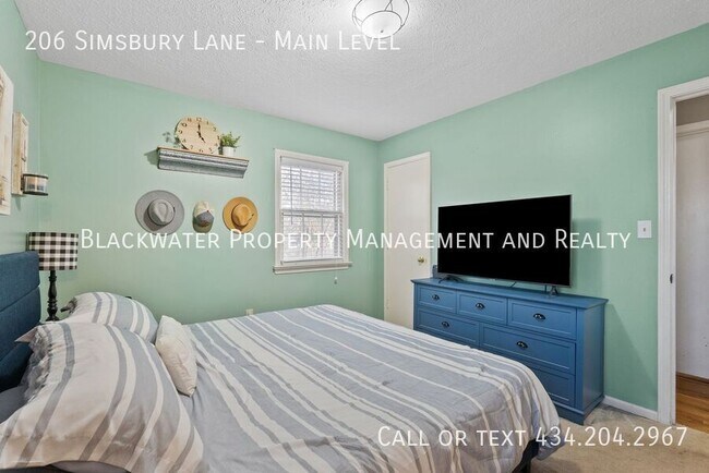 Building Photo - 206 Simsbury Ln