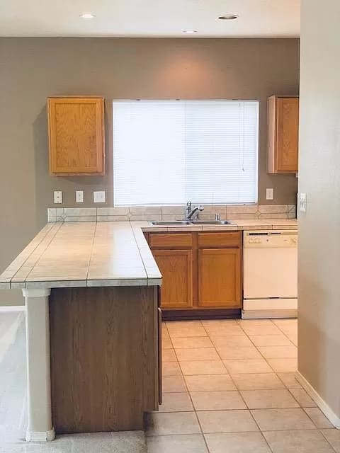 Building Photo - 7671 Calle Armonia NE