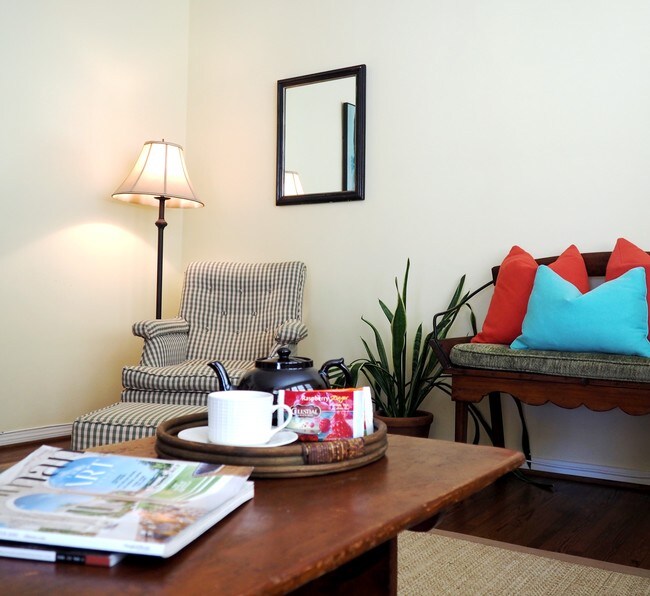 Building Photo - 817 6th St