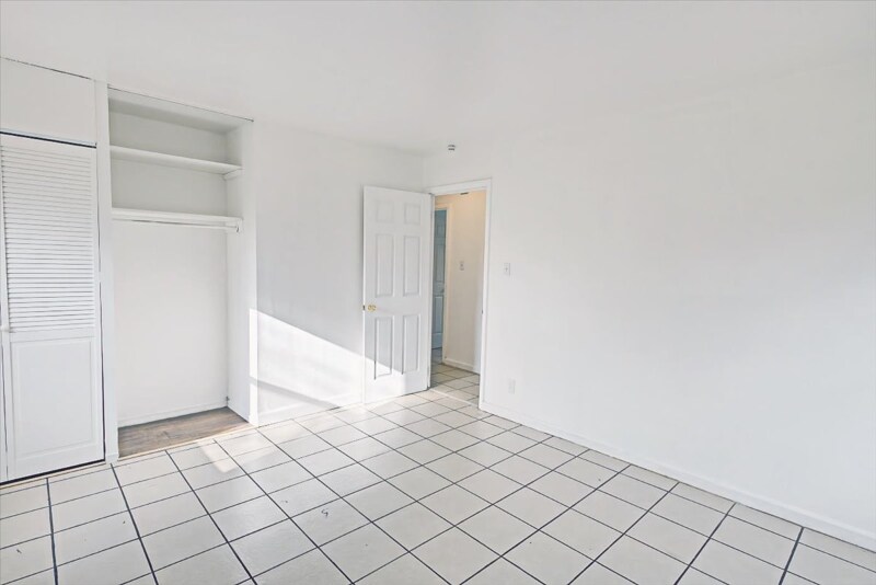 Building Photo - 824 St Monica Dr