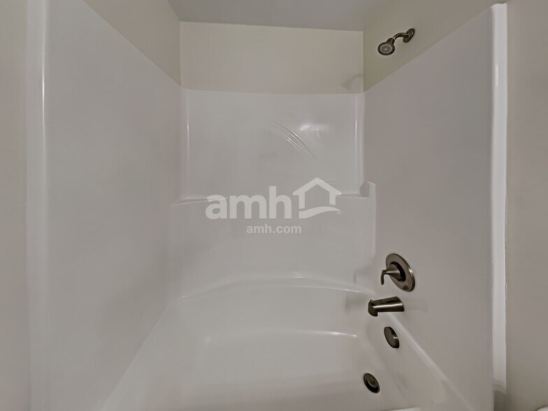 Building Photo - 406 Otter Trail