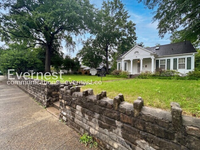 Building Photo - 756 S Willett St