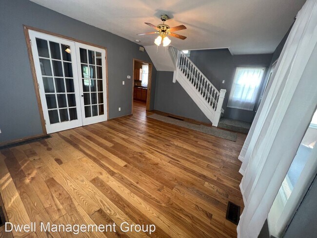Building Photo - 4 br, 2 bath House - 401 9th St NE