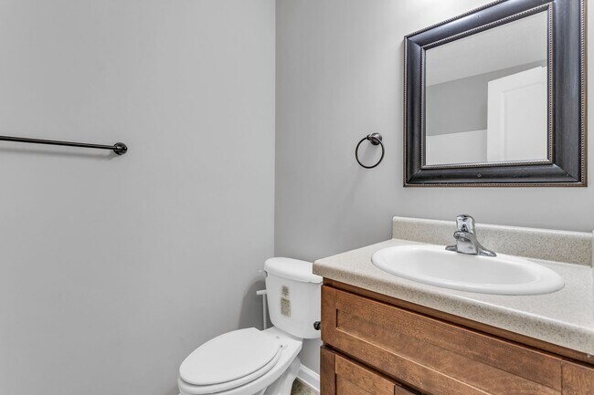 Building Photo - 3 Bedroom 2 Bathrooms in Piercfield Forest - Richmond Hill