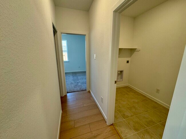 Building Photo - 9743 Lucky knot Ln