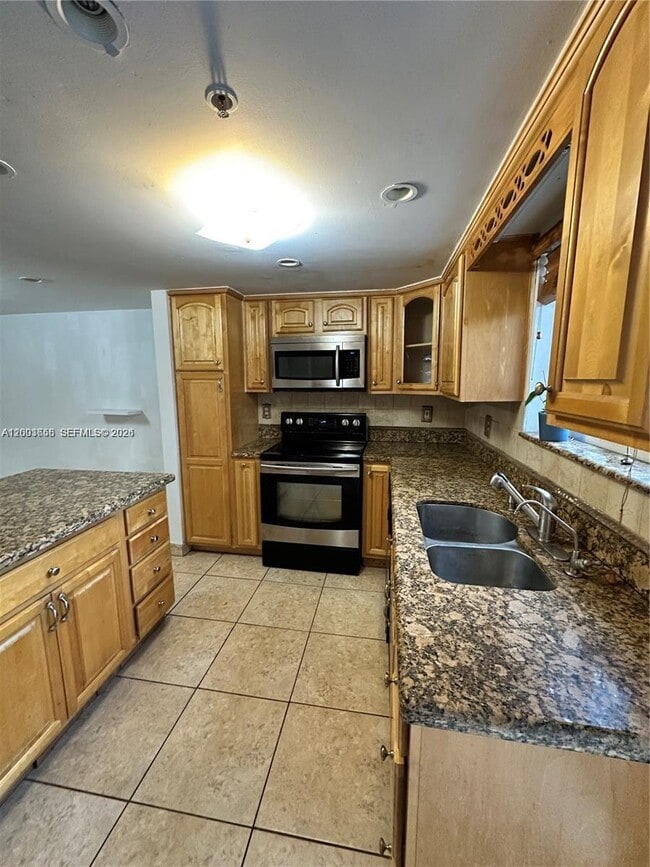 Building Photo - 551 NW 82nd Ave