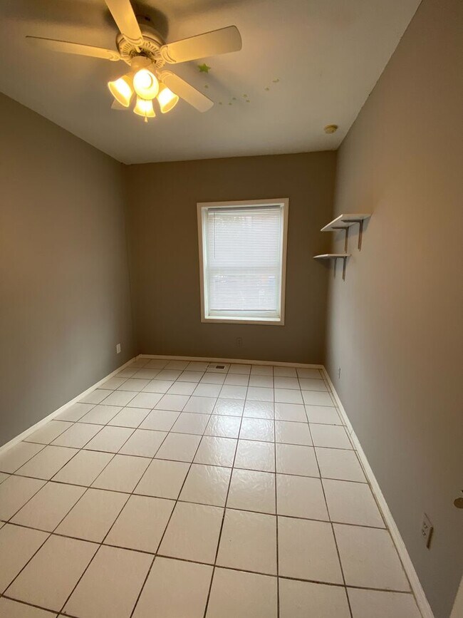 Building Photo - 5 Bed/3 Bath UC Rental Located on McMillan $750/pp ($3,875/mo)!