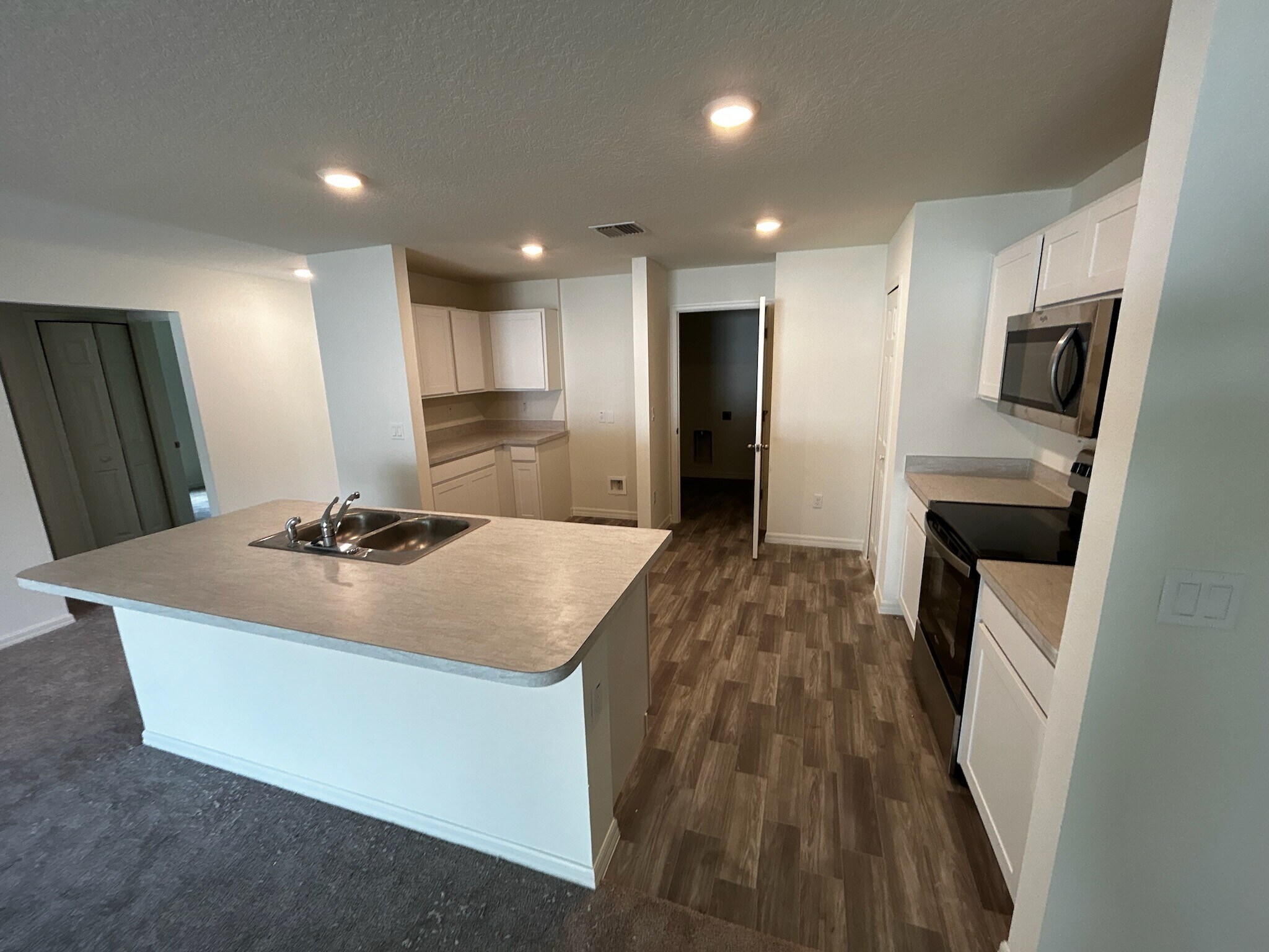 Building Photo - 93 Rymshaw Dr